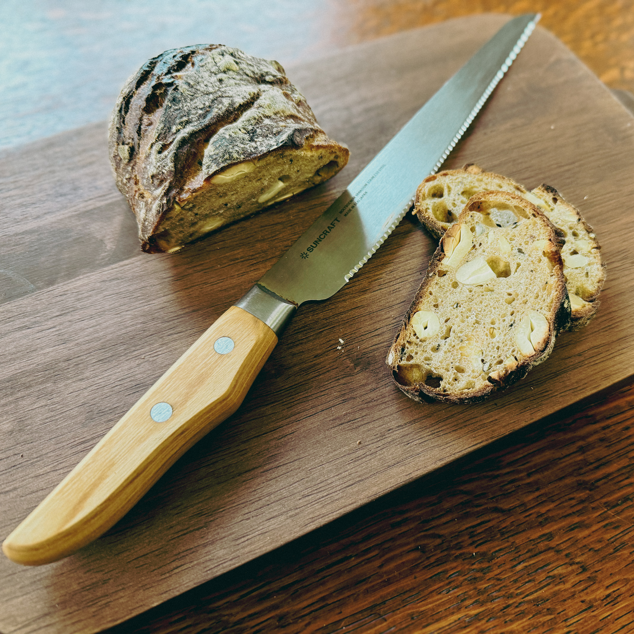 SUNCRAFT（サンクラフト）のパン切りナイフ「せせらぎ」